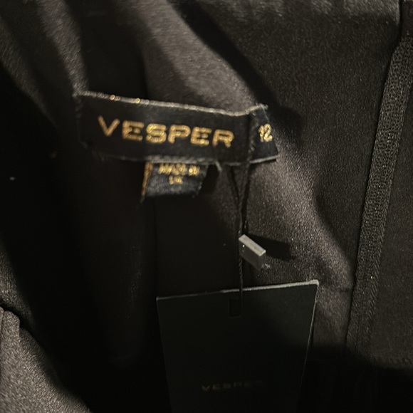 Elegant Black Dress - Picture 2 of 4